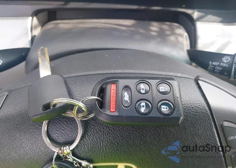 2008 Honda Odyssey Touring z USA, uszkodzony, nr VIN 5FNRL38938B062847